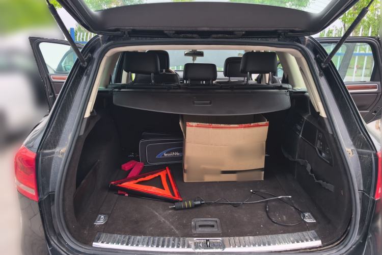 Used Volkswagen Touareg 2011 3.0 TSI Standard Version Trunk