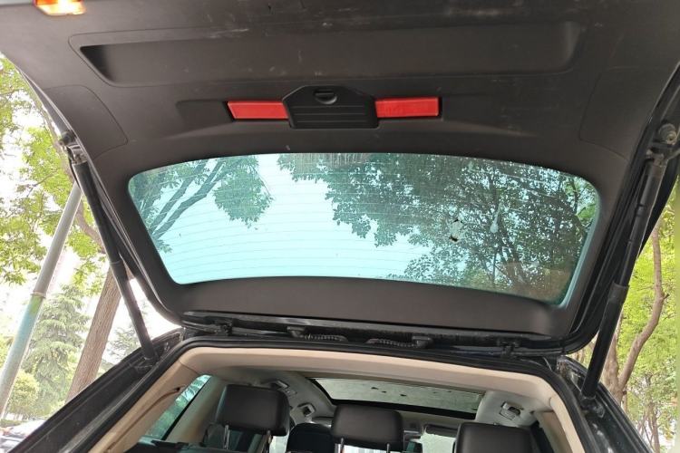 Used Volkswagen Touareg 2011 3.0 TSI Hybrid Trunk