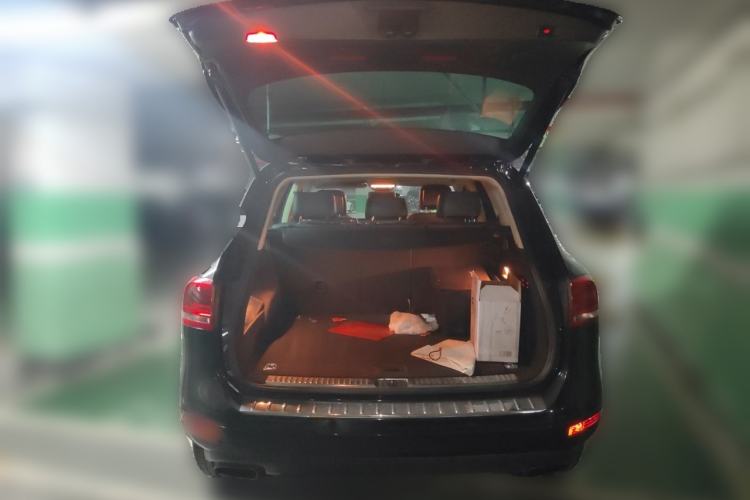 Used Volkswagen Touareg 2011 3.0 TSI Hybrid Trunk