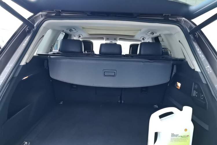Used Volkswagen Touareg 2011 3.0 TSI Comfort Version Trunk