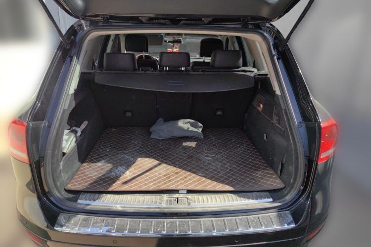 Used Volkswagen Touareg 2011 3.0 TDI Diesel Comfort Version Trunk