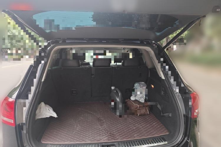 Used Volkswagen Touareg 2011 3.0 TSI Standard Version Trunk