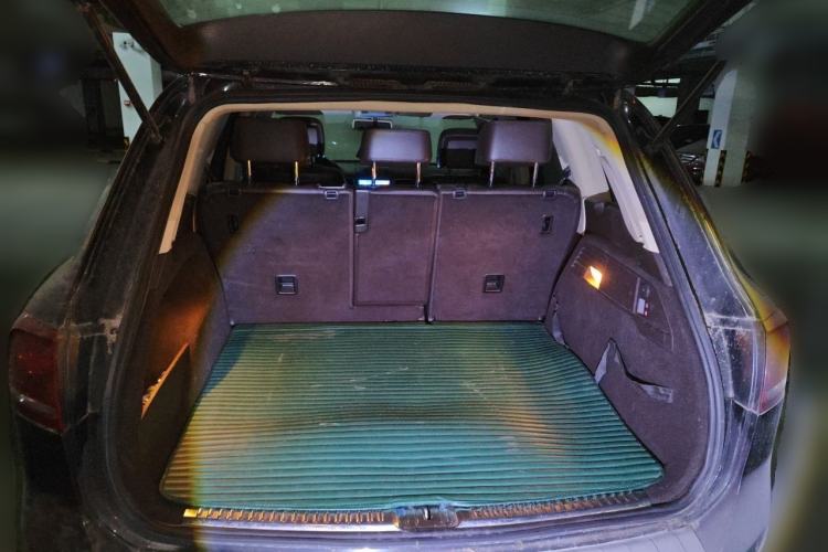 Used Volkswagen Touareg 2011 3.0 TSI Standard Version Trunk