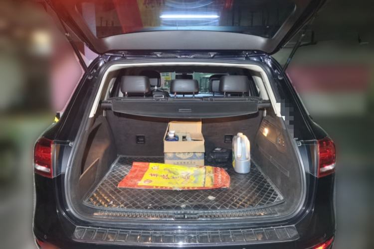 Used Volkswagen Touareg 2011 3.0 TSI Comfort Version Trunk
