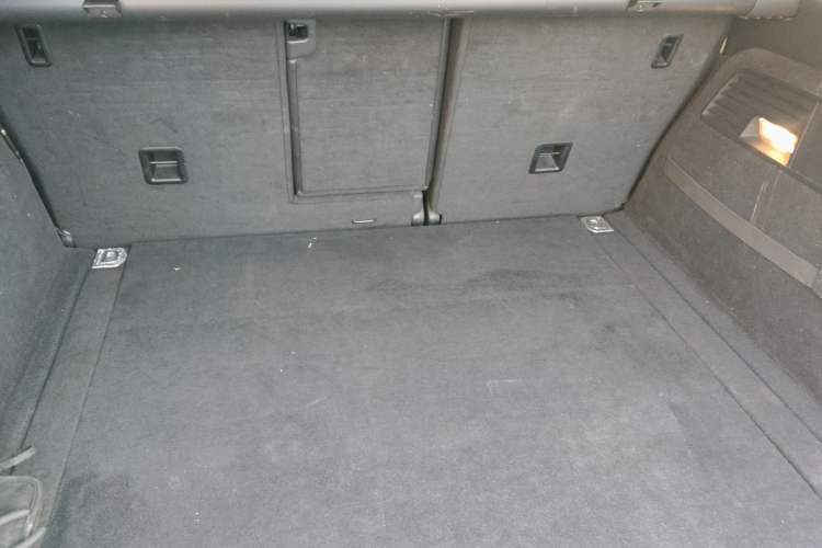 Used Volkswagen Touareg 2011 3.0 TSI High-End Version Trunk