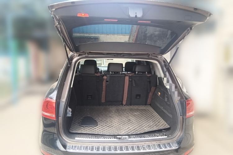 Used Volkswagen Touareg 2011 3.0 TSI Standard Version Trunk
