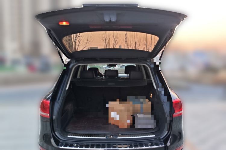 Used Volkswagen Touareg 2011 3.0 TSI Comfort Version Trunk