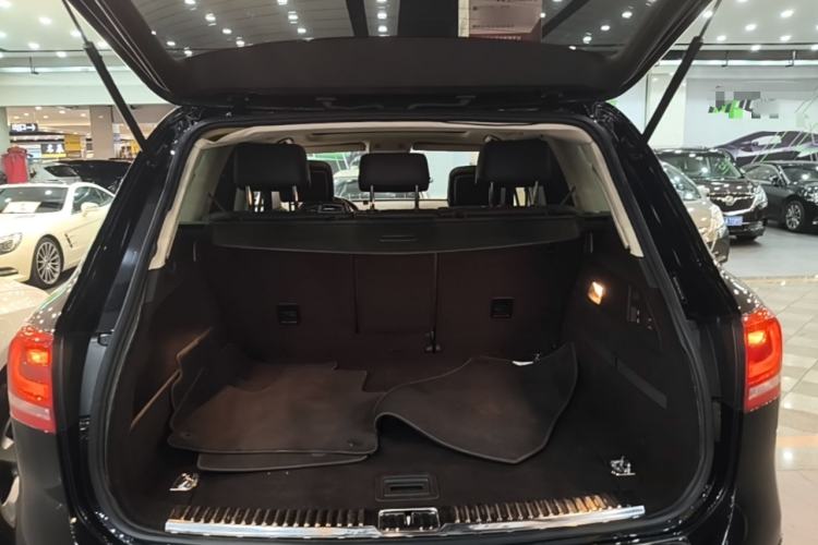 Used Volkswagen Touareg 2011 3.0 TSI Comfort Version Trunk