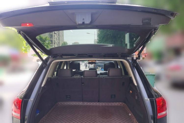 Used Volkswagen Touareg 2011 3.0 TSI Comfort Version Trunk