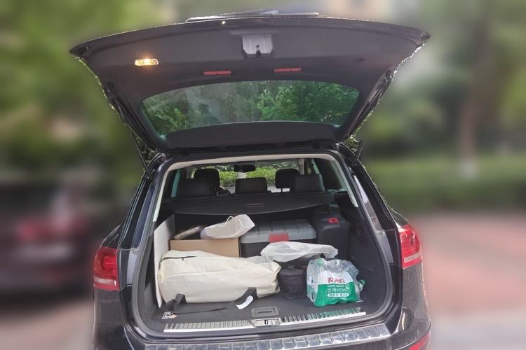 Used Volkswagen Touareg 2011 3.0 TSI High-End Version Trunk