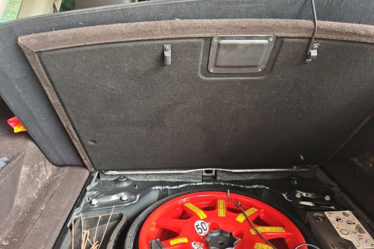 Used Volkswagen Touareg 2011 3.0 TSI High-End Version Trunk