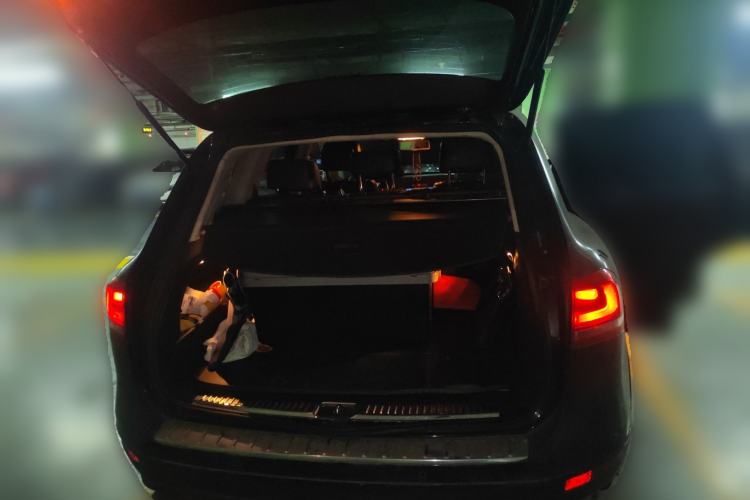 Used Volkswagen Touareg 2011 3.0 TSI Comfort Version Trunk