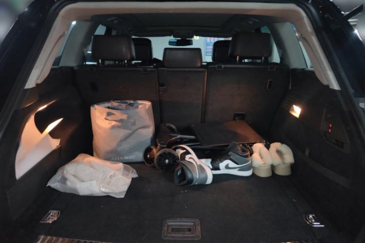 Used Volkswagen Touareg 2011 3.0 TSI Standard Version Trunk