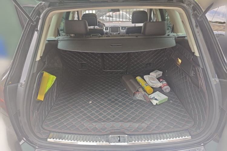 Used Volkswagen Touareg 2011 3.0 TSI High-End Version Trunk