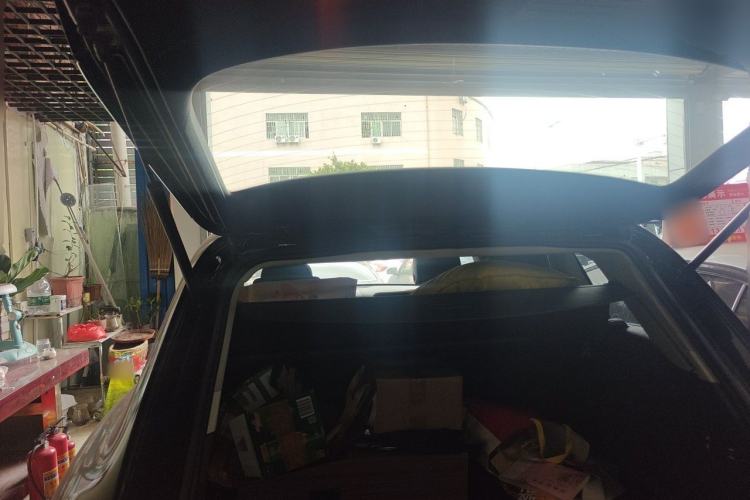 Used Volkswagen Touareg 2011 3.0 TSI Comfort Version Trunk