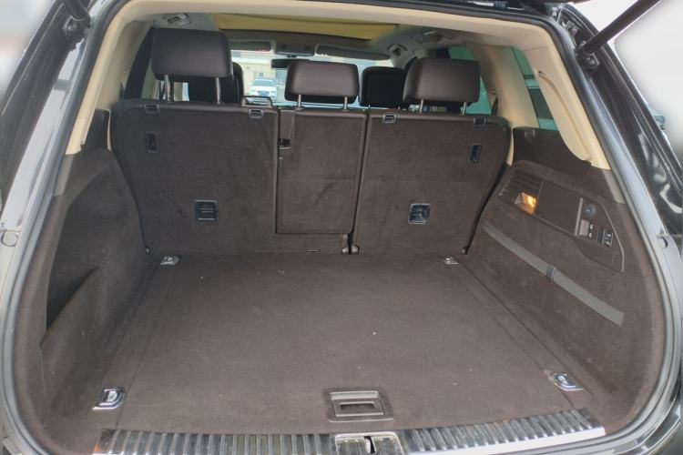 Used Volkswagen Touareg 2011 3.0 TSI High-End Version Trunk