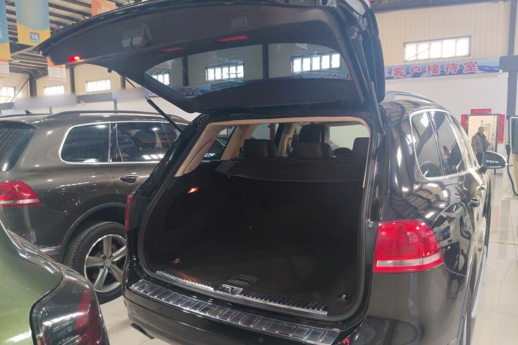 Used Volkswagen Touareg 2011 3.0 TSI Comfort Version Trunk