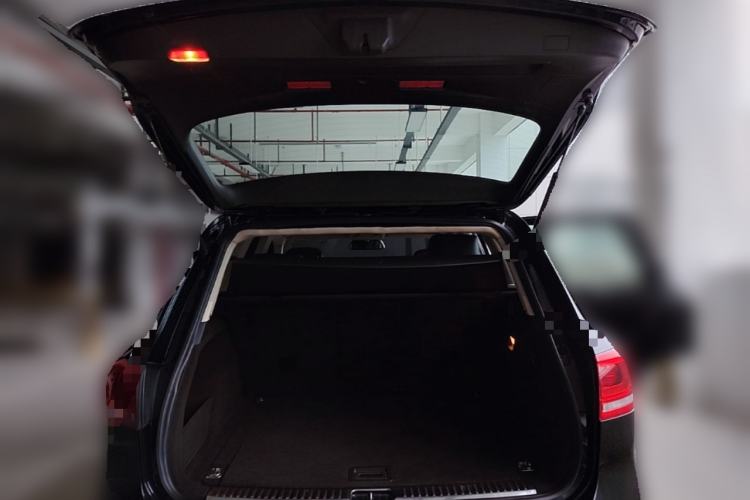 Used Volkswagen Touareg 2011 3.0 TSI Standard Version Trunk