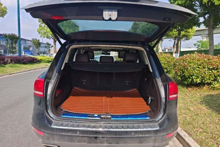 Used Volkswagen Touareg 2011 3.0 TSI Comfort Version Trunk