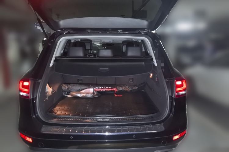 Used Volkswagen Touareg 2011 3.0 TSI Standard Version Trunk