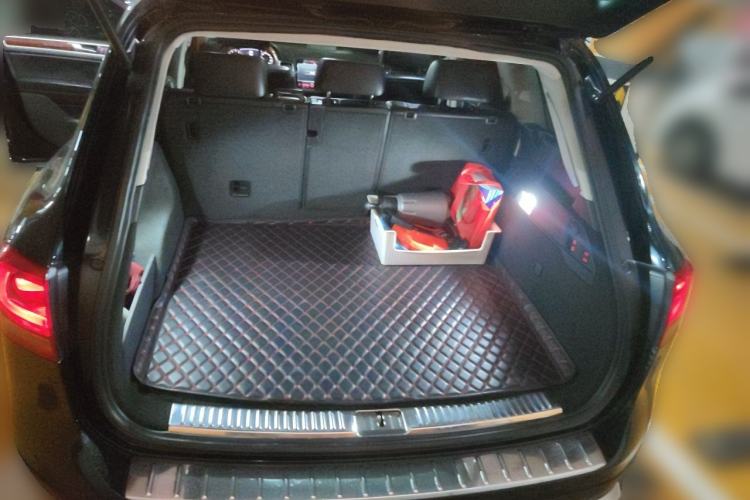 Used Volkswagen Touareg 2011 3.0 TSI High-End Version Trunk