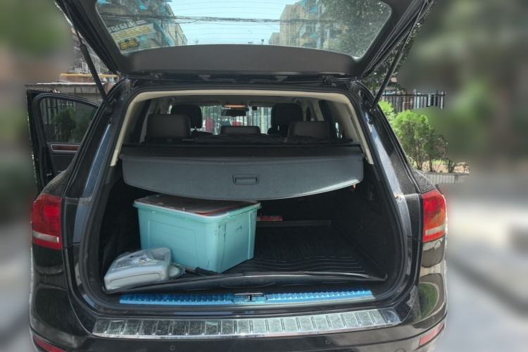 Used Volkswagen Touareg 2011 3.0 TSI Standard Version Trunk