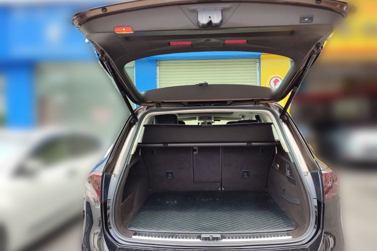 Used Volkswagen Touareg 2011 3.0 TDI Diesel Comfort Version Trunk