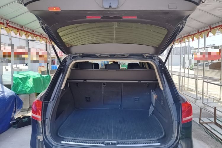 Used Volkswagen Touareg 2011 3.0 TSI Standard Version Trunk
