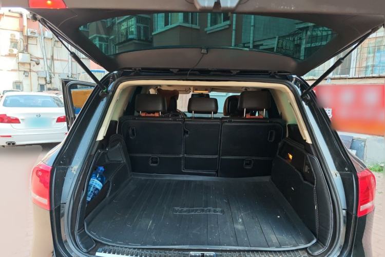 Used Volkswagen Touareg 2011 3.0 TSI High-End Version Trunk