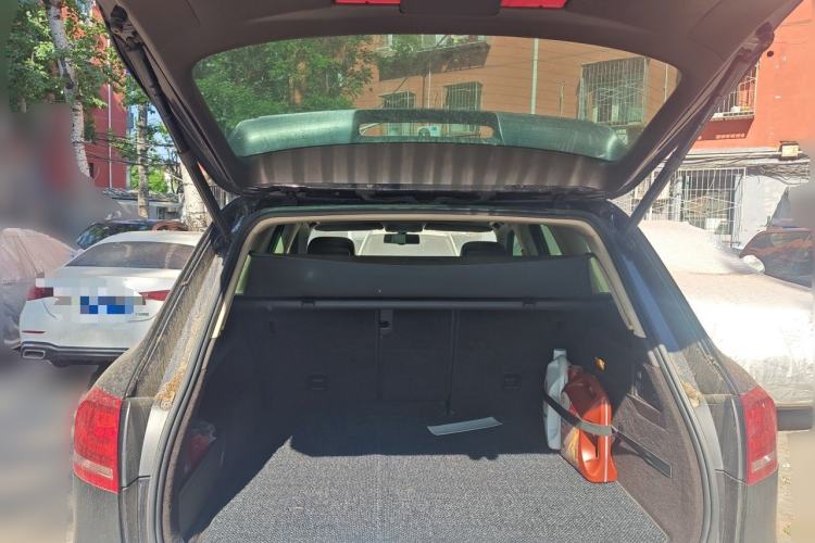 Used Volkswagen Touareg 2011 3.0 TSI Comfort Version Trunk