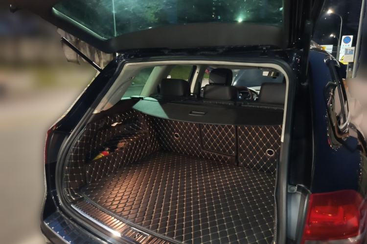 Used Volkswagen Touareg 2011 3.0 TSI High-End Version Trunk