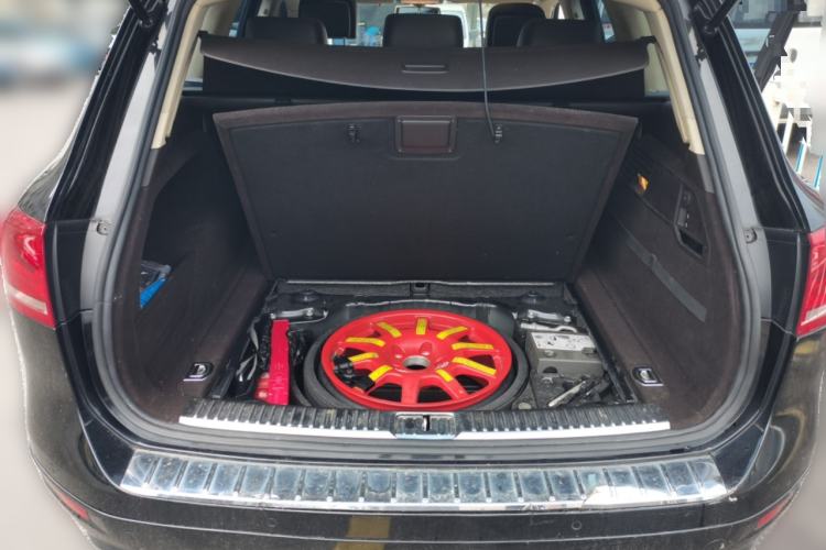 Used Volkswagen Touareg 2011 3.0 TSI Standard Version Trunk