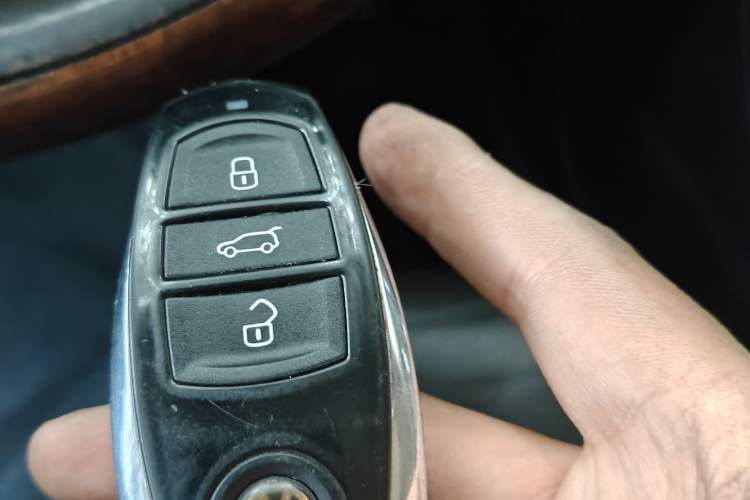 Used Volkswagen Touareg 2011 3.0 TSI Hybrid Vehicle Key