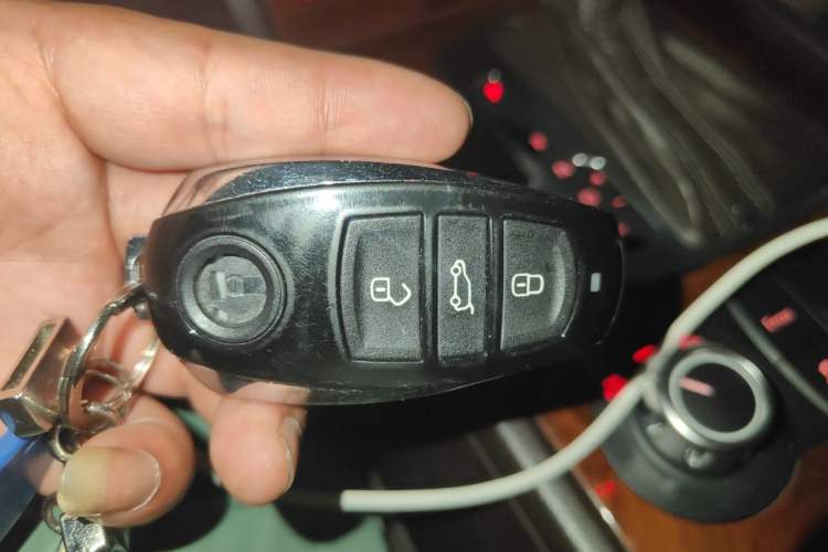 Used Volkswagen Touareg 2011 3.0 TSI Hybrid Vehicle Key