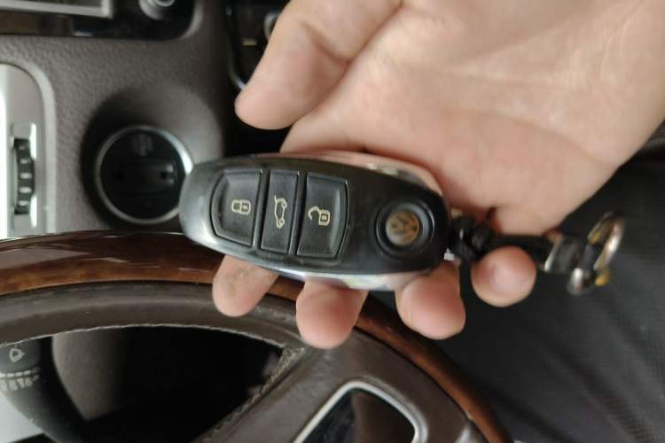 Used Volkswagen Touareg 2011 3.0 TSI Comfort Version Vehicle Key
