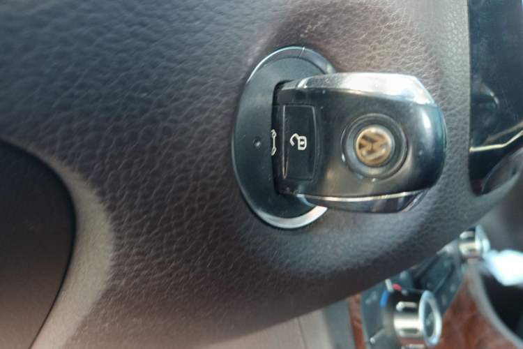 Used Volkswagen Touareg 2011 3.0 TSI Comfort Version Vehicle Key