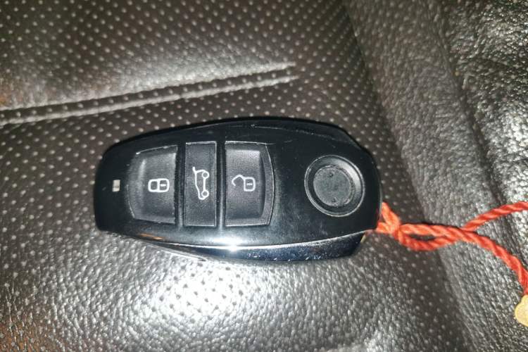 Used Volkswagen Touareg 2011 3.0 TSI Comfort Version Vehicle Key