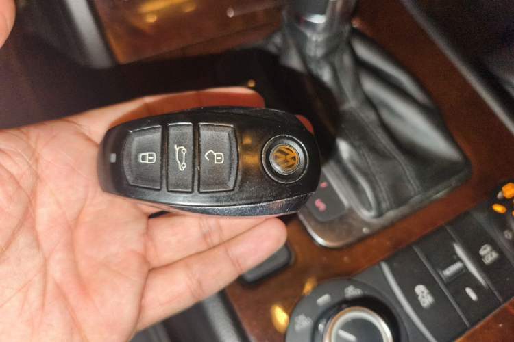 Used Volkswagen Touareg 2011 3.0 TSI High-End Version Vehicle Key