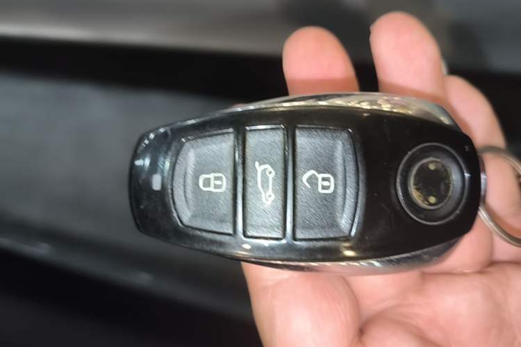Used Volkswagen Touareg 2011 3.0 TSI Comfort Version Vehicle Key