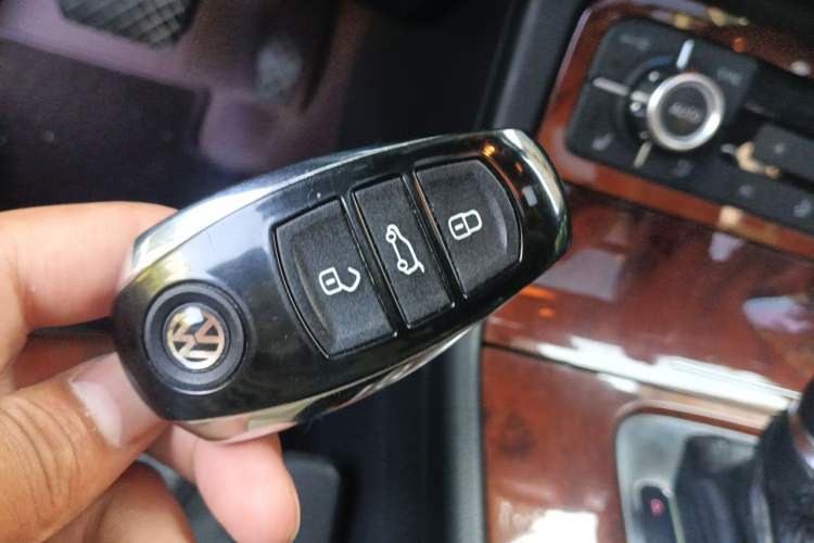 Used Volkswagen Touareg 2011 3.0 TSI Comfort Version Vehicle Key