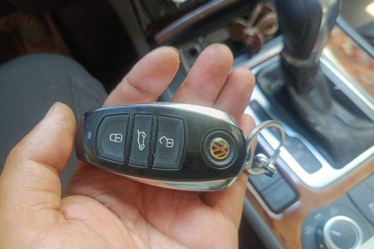 Used Volkswagen Touareg 2011 3.0 TSI Comfort Version Vehicle Key
