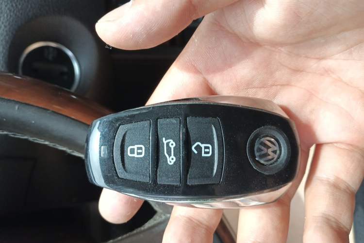 Used Volkswagen Touareg 2011 3.0 TSI Comfort Version Vehicle Key