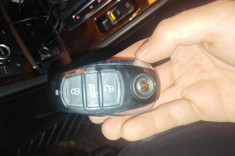 Used Volkswagen Touareg 2011 3.0 TSI Comfort Version Vehicle Key
