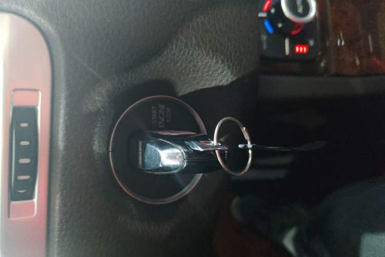 Used Volkswagen Touareg 2011 3.0 TSI Comfort Version Vehicle Key