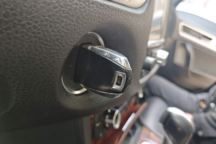 Used Volkswagen Touareg 2011 3.0 TSI Comfort Version Vehicle Key