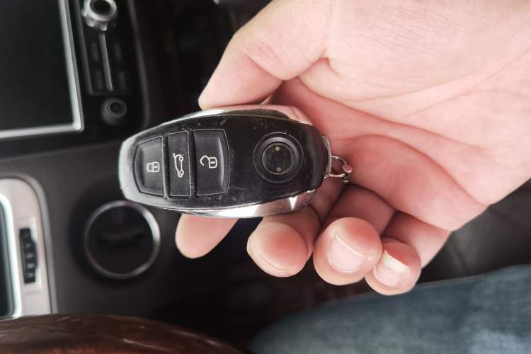 Used Volkswagen Touareg 2011 3.0 TSI Comfort Version Vehicle Key