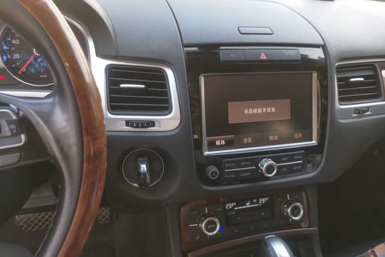 Used Volkswagen Touareg 2011 3.0 TSI Comfort Version Audio And AC Panel