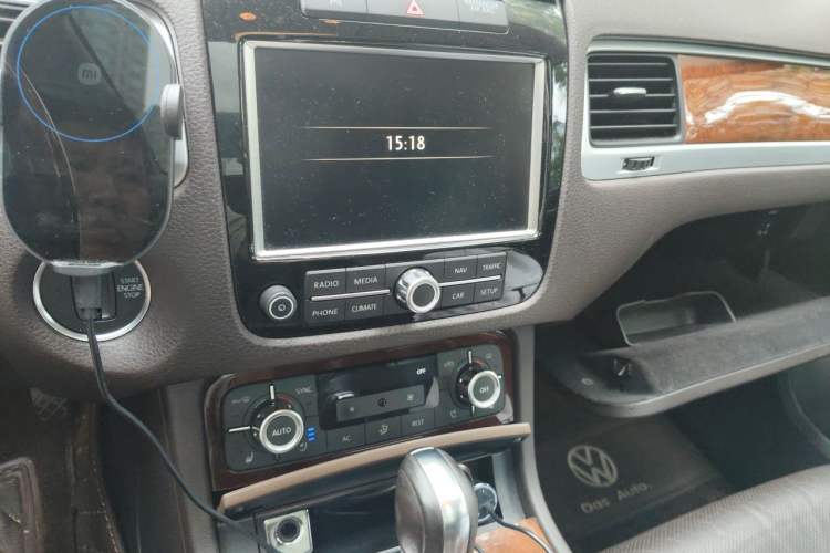 Used Volkswagen Touareg 2011 3.0 TSI High-End Version Audio And AC Panel