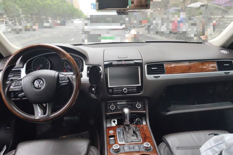 Used Volkswagen Touareg 2011 3.0 TSI High-End Version Center Console