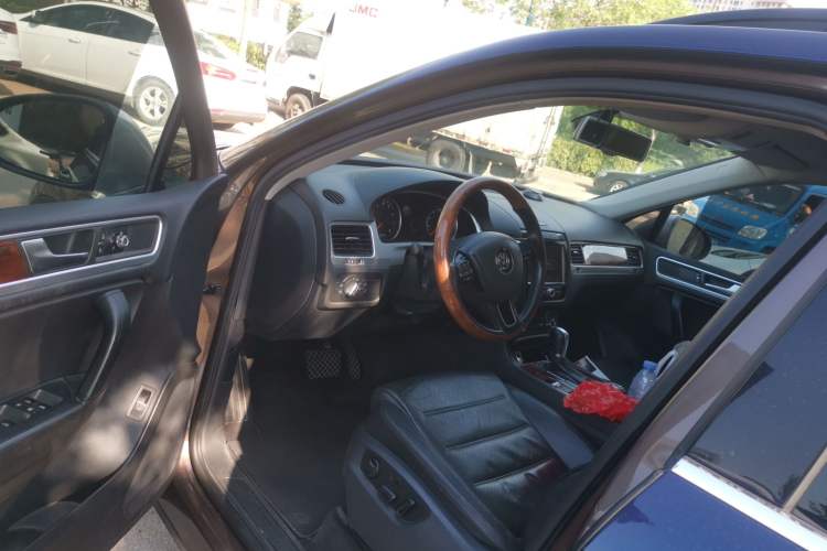 Used Volkswagen Touareg 2011 3.0 TSI Comfort Version Driver Seat